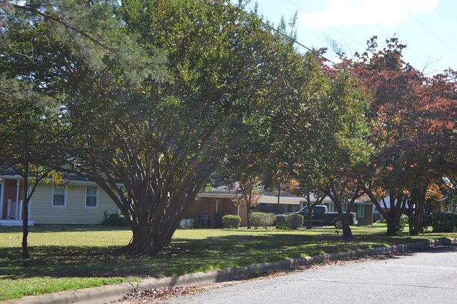 Houses on Lord Berkley Road, Longview Gardens Historic District