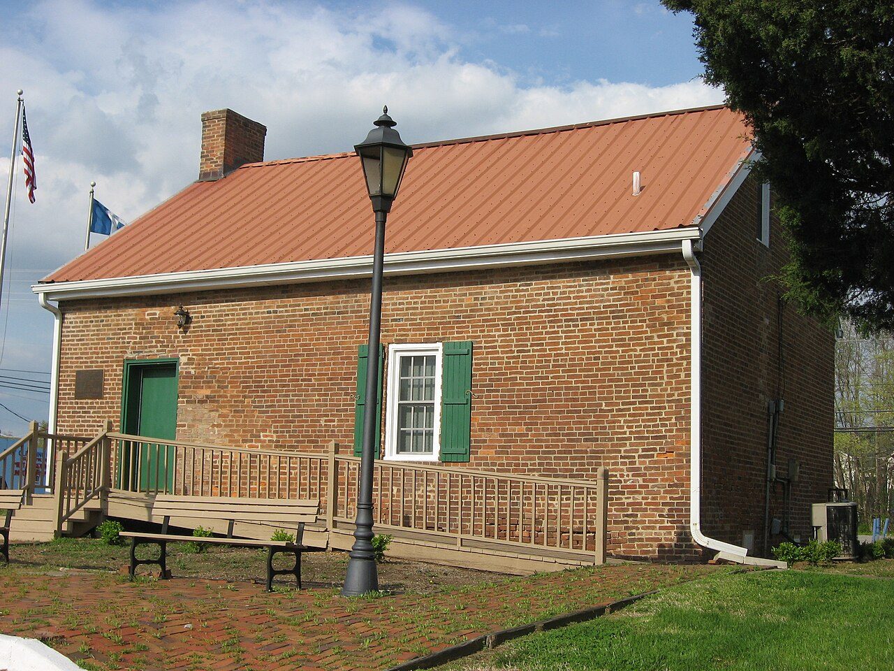 Old Post House on U.S. Route 41 median in Clarksville