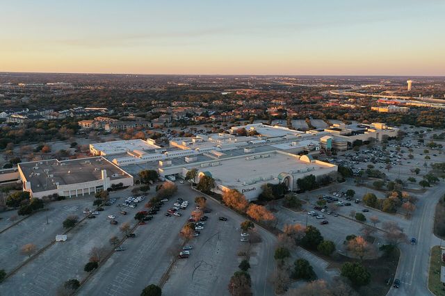 Lakeline Mall