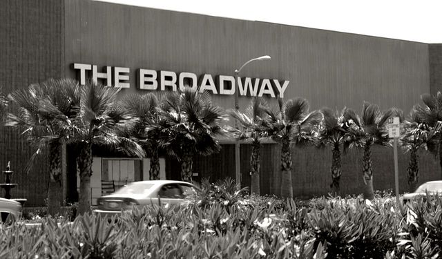 Former Hawthorne Plaza Shopping Center entrance