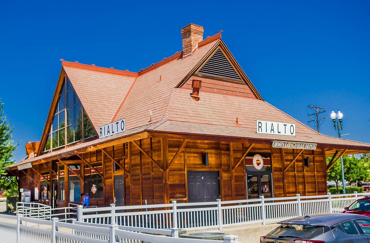 Metrolink station and replica AT&SF depot in Rialto