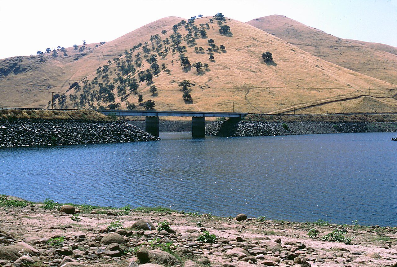 Success Lake toward Highway 190 near Porterville