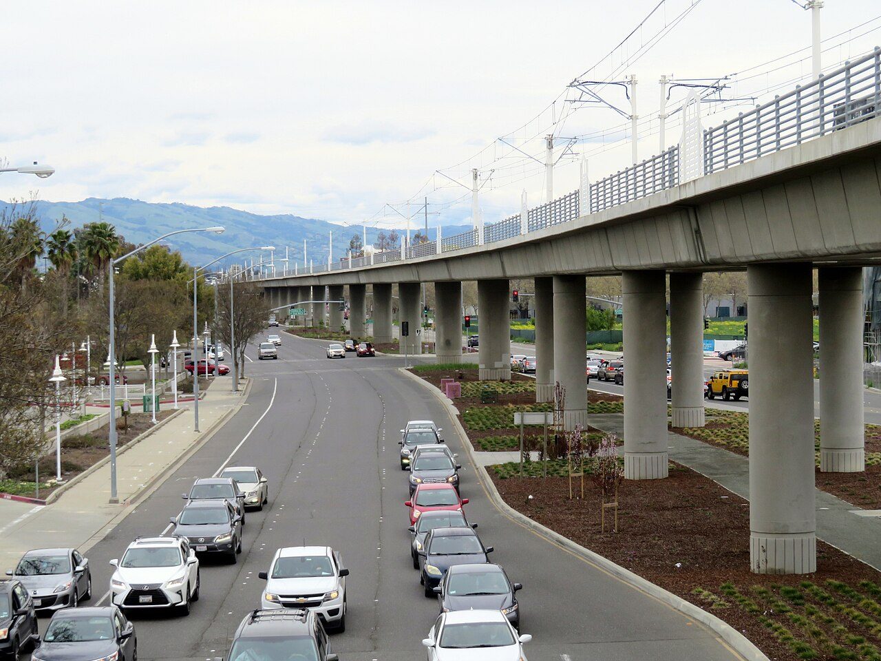 VTA light rail viaduct at Great Mall